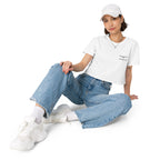 Crop top femminile bianco con ricamo elegante lato cuore Faccio una vita sana ballo fino alle 4, streetwear comodo per bachata, brand TLR Social.
