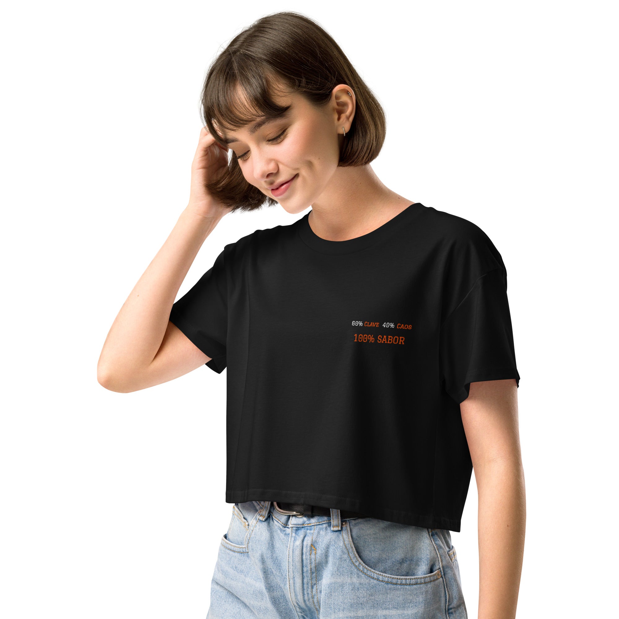 Crop top da donna nero con ricamo lato cuore 60% Clave 40% Caos 100% Sabor, abbigliamento femminile per ballare salsa, brand TLR Social.