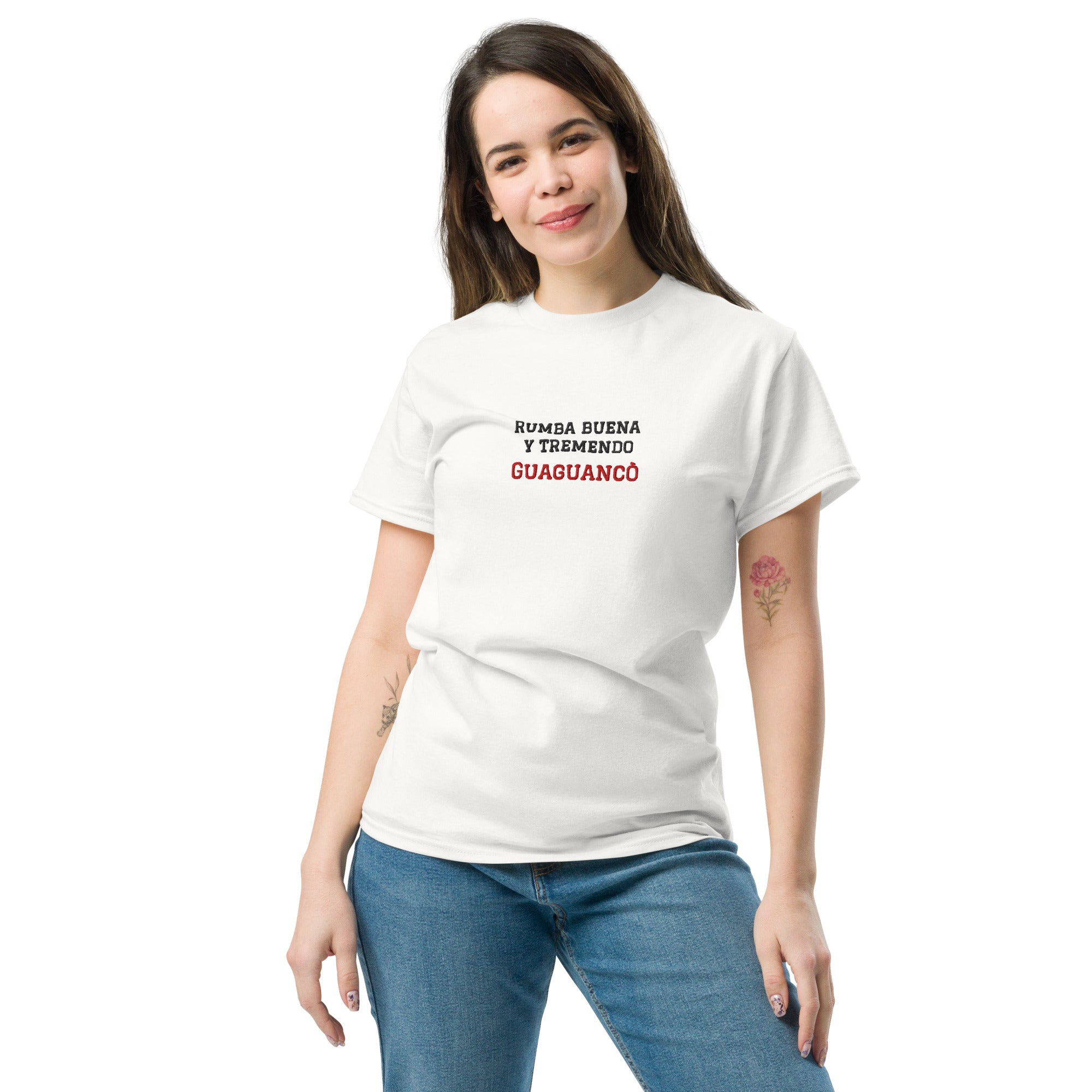 T-shirt classica unisex bianca con grafica ricamata Rumba Buena y tremendo Guaguancò, abbigliamento per ballerini, brand TLR Social.