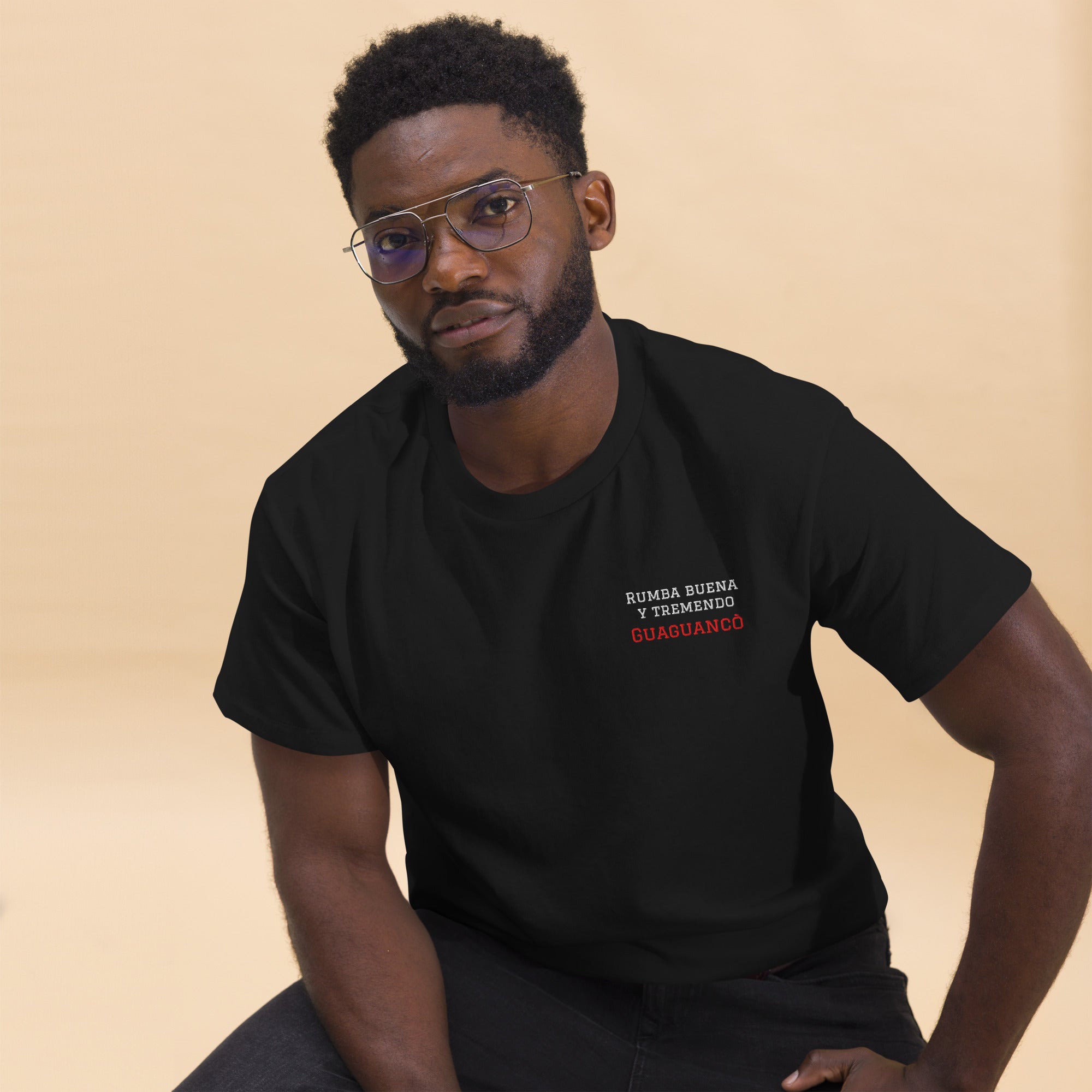 T-shirt unisex nera con dettaglio ricamato lato cuore Rumba Buena y tremendo Guaguancò, streetwear di lusso per ballerini, brand TLR Social.