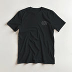 T-shirt unisex nera con frase ricamata lato cuore Ho detto 'Ultimo Ballo' tre ore fa, eleganza e streetwear per pista da ballo, brand TLR Social.