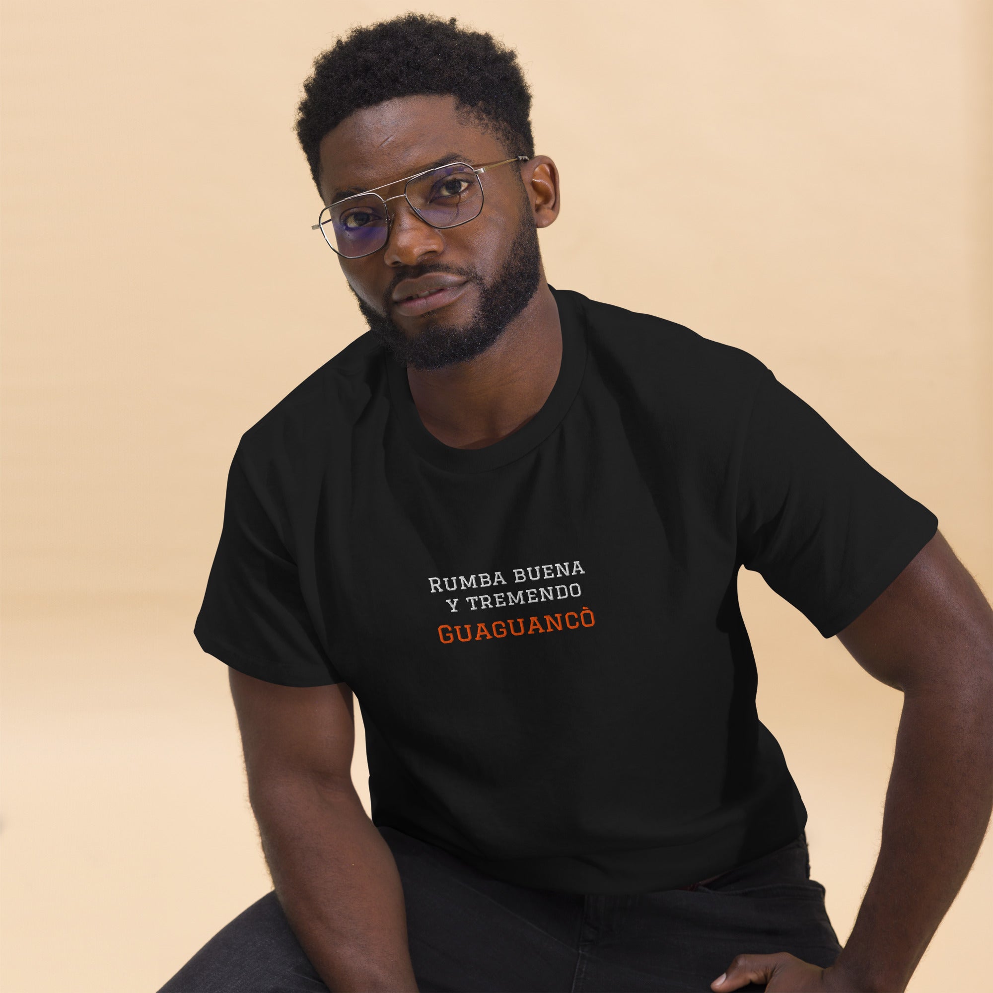 T-shirt classica unisex nera con grafica ricamata Rumba Buena y tremendo Guaguancò, abbigliamento per ballerini, brand TLR Social.
