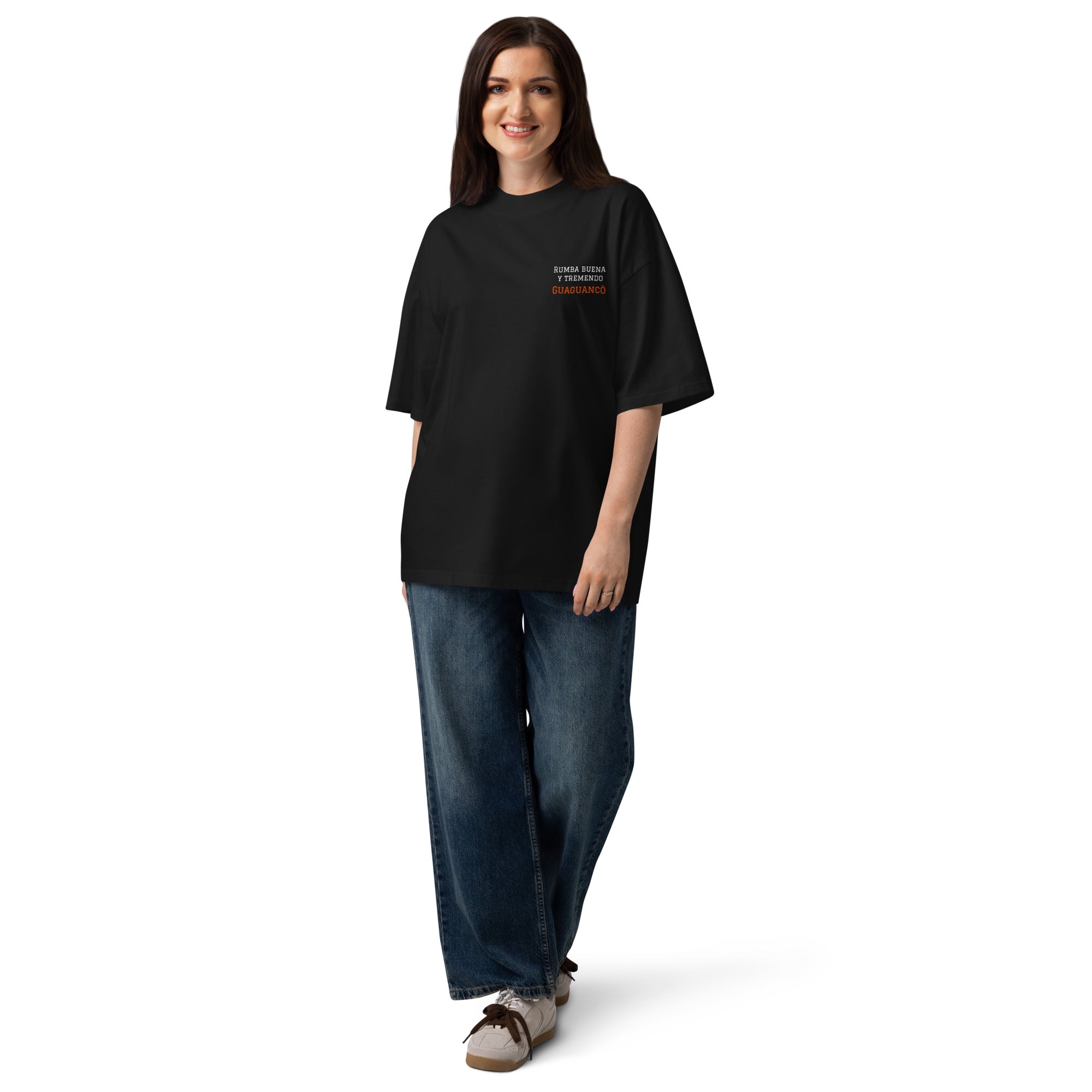 T-shirt oversize unisex nera con dettaglio ricamato lato cuore Rumba Buena y tremendo Guaguancò, abbigliamento largo di tendenza, brand TLR Social.