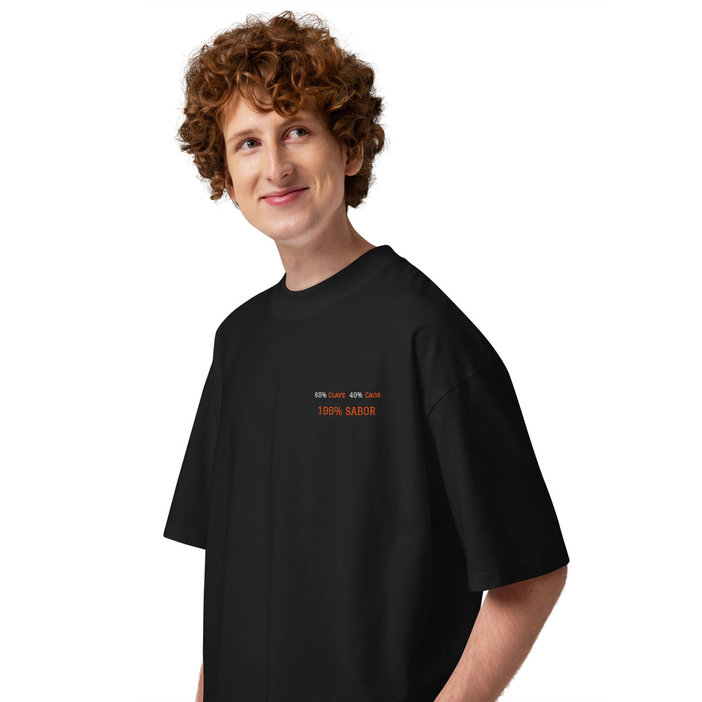 T-shirt oversize unisex nera con ricamo lato cuore 60% Clave 40% Caos  100% Sabor, streetwear largo per ballare salsa, brand TLR Social.